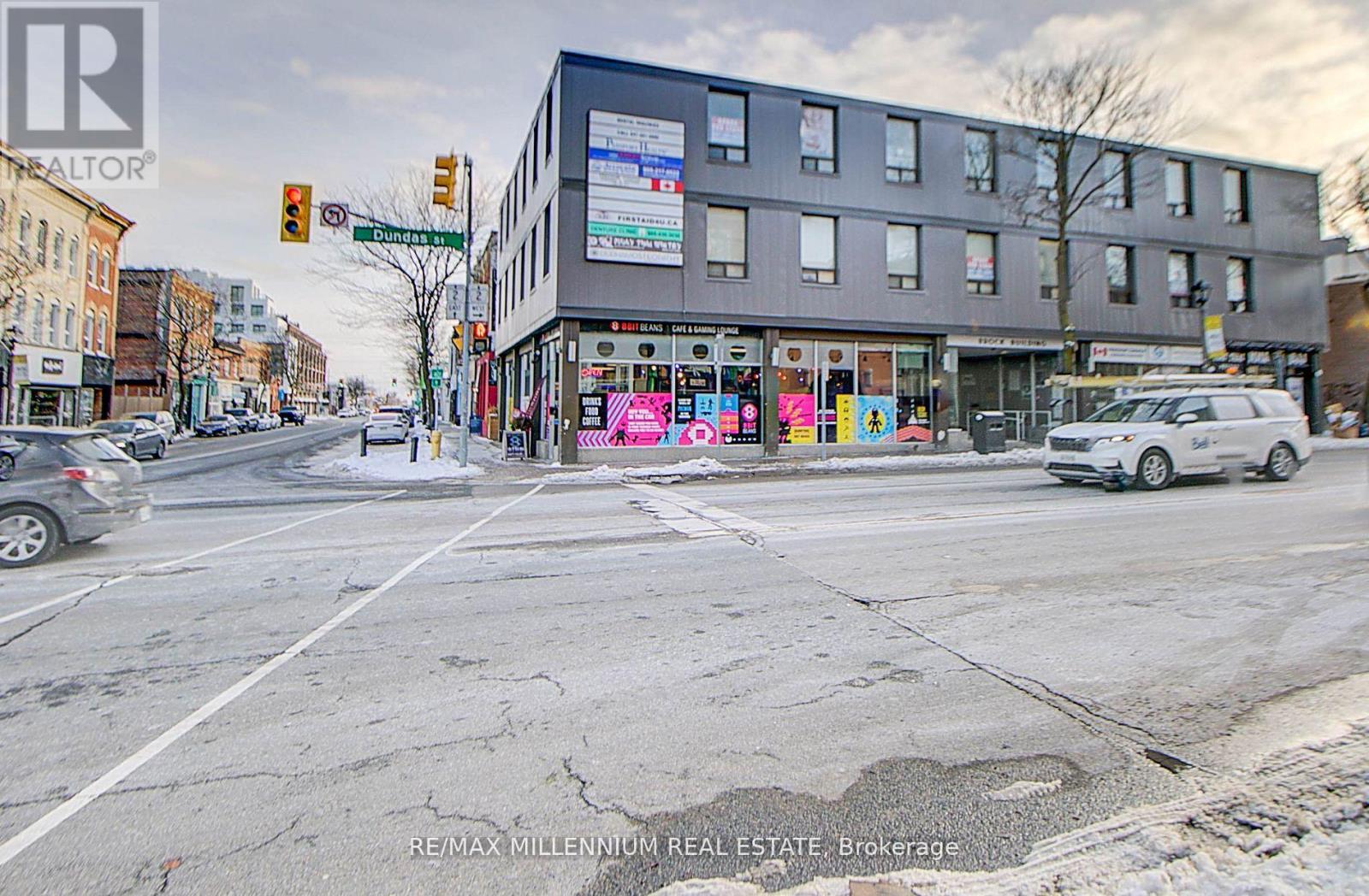 302 - 101 DUNDAS STREET W