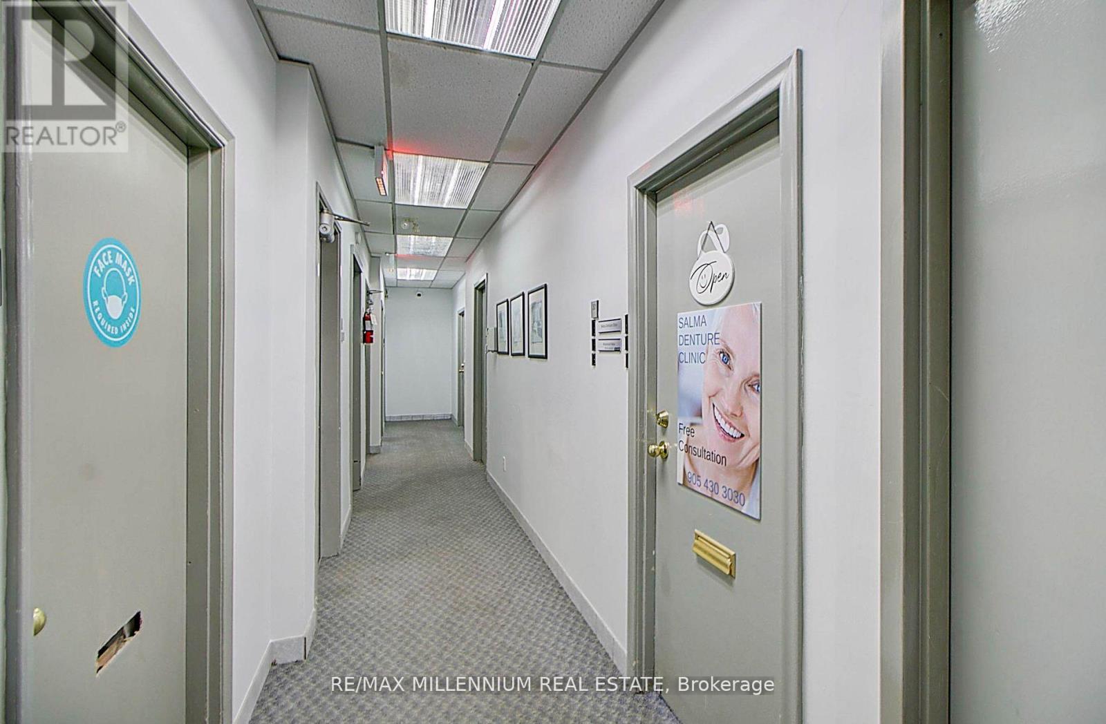 302 - 101 Dundas Street W Property Photo 4
