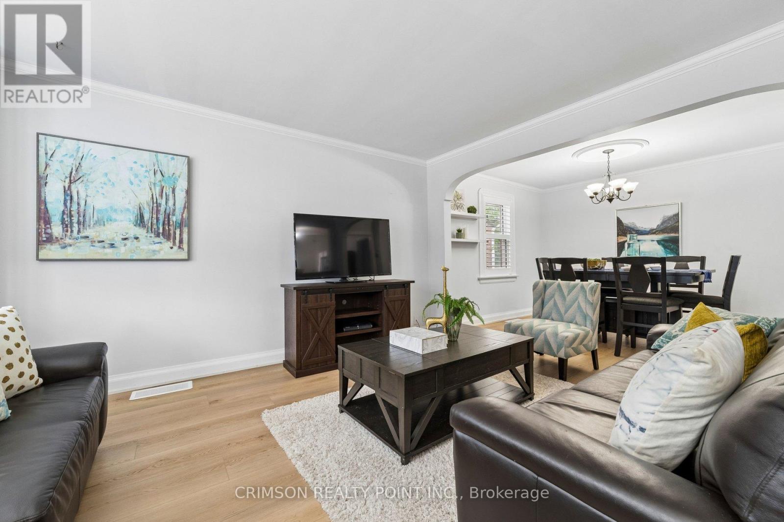 503 Athol Street E Property Photo 7