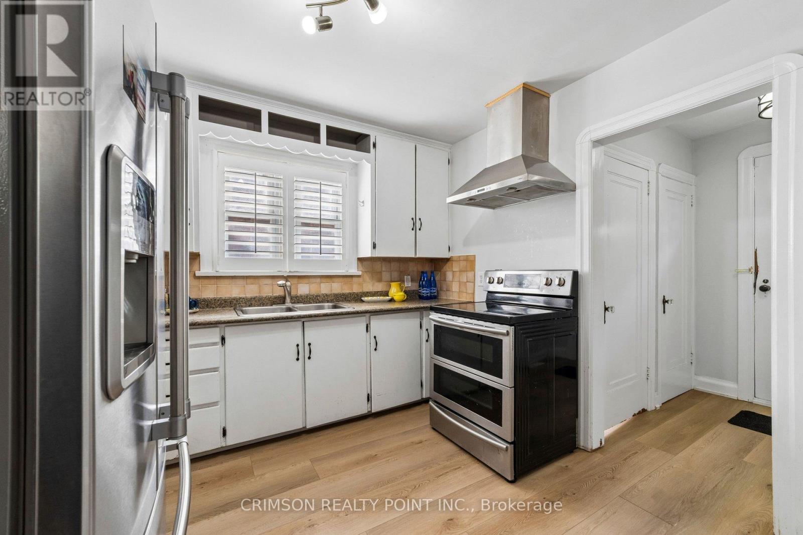 503 Athol Street E Property Photo 13