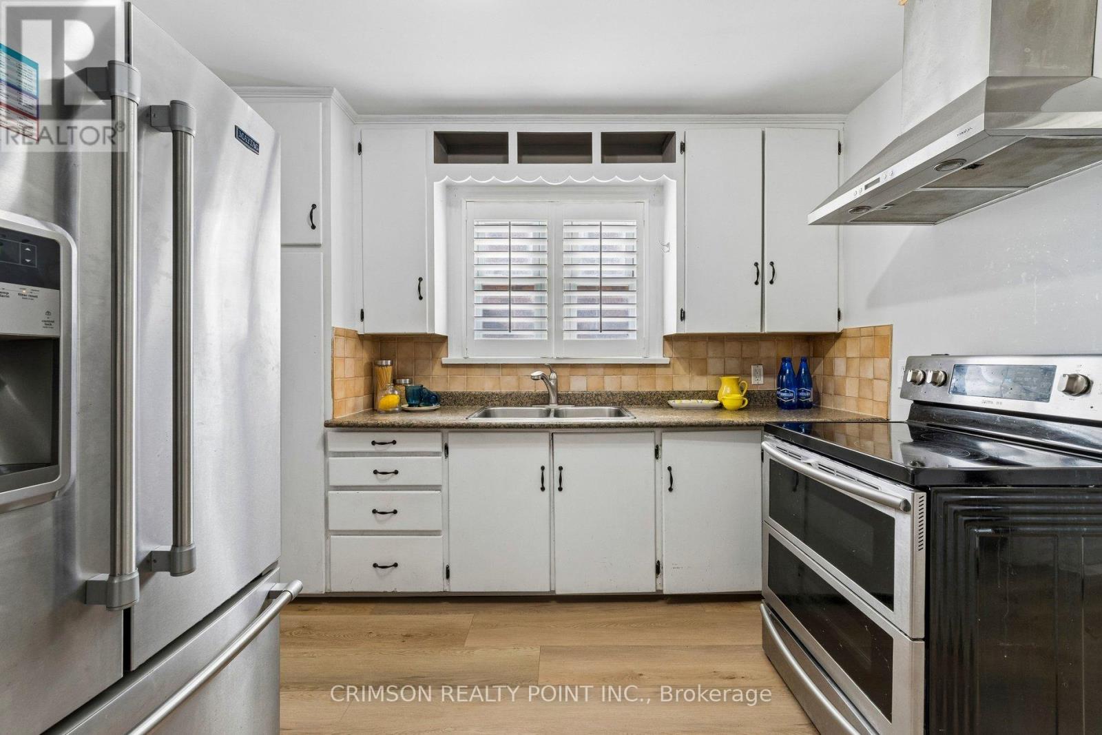 503 Athol Street E Property Photo 14