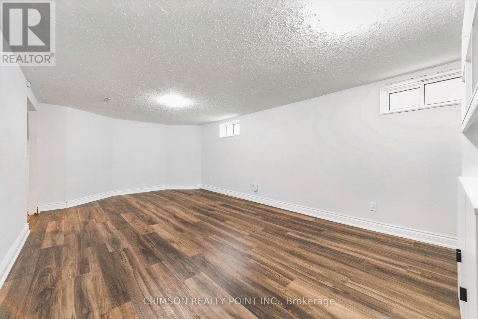 503 Athol Street E Property Photo 38