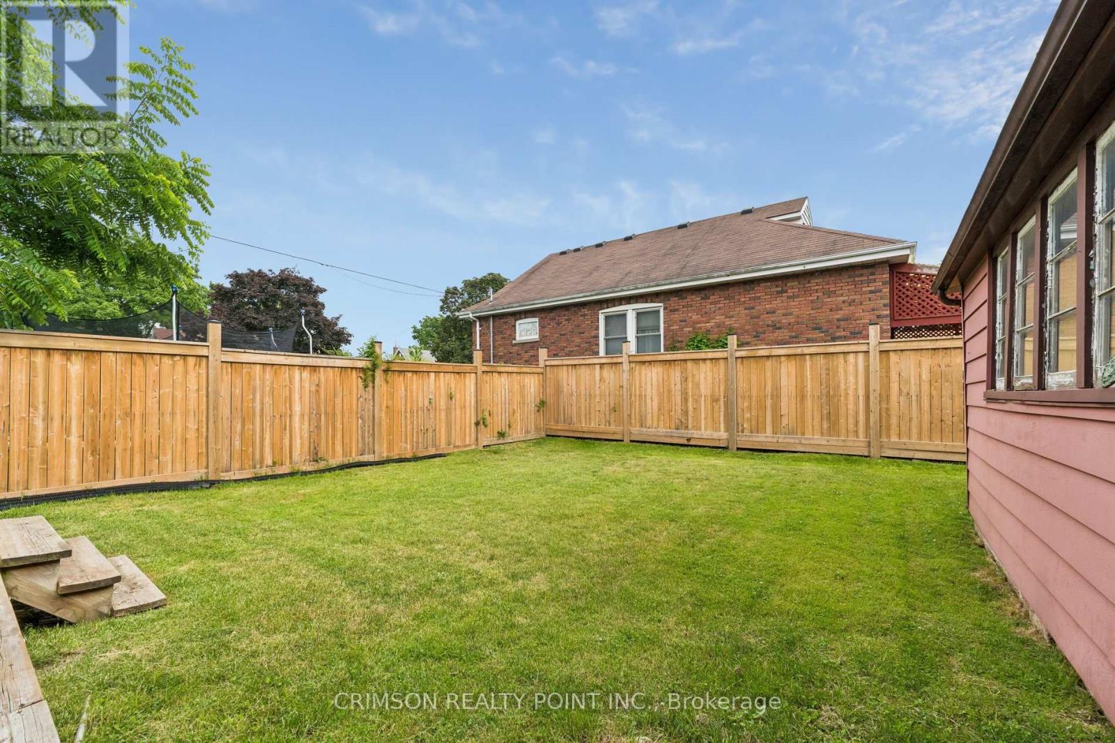 503 Athol Street E Property Photo 39