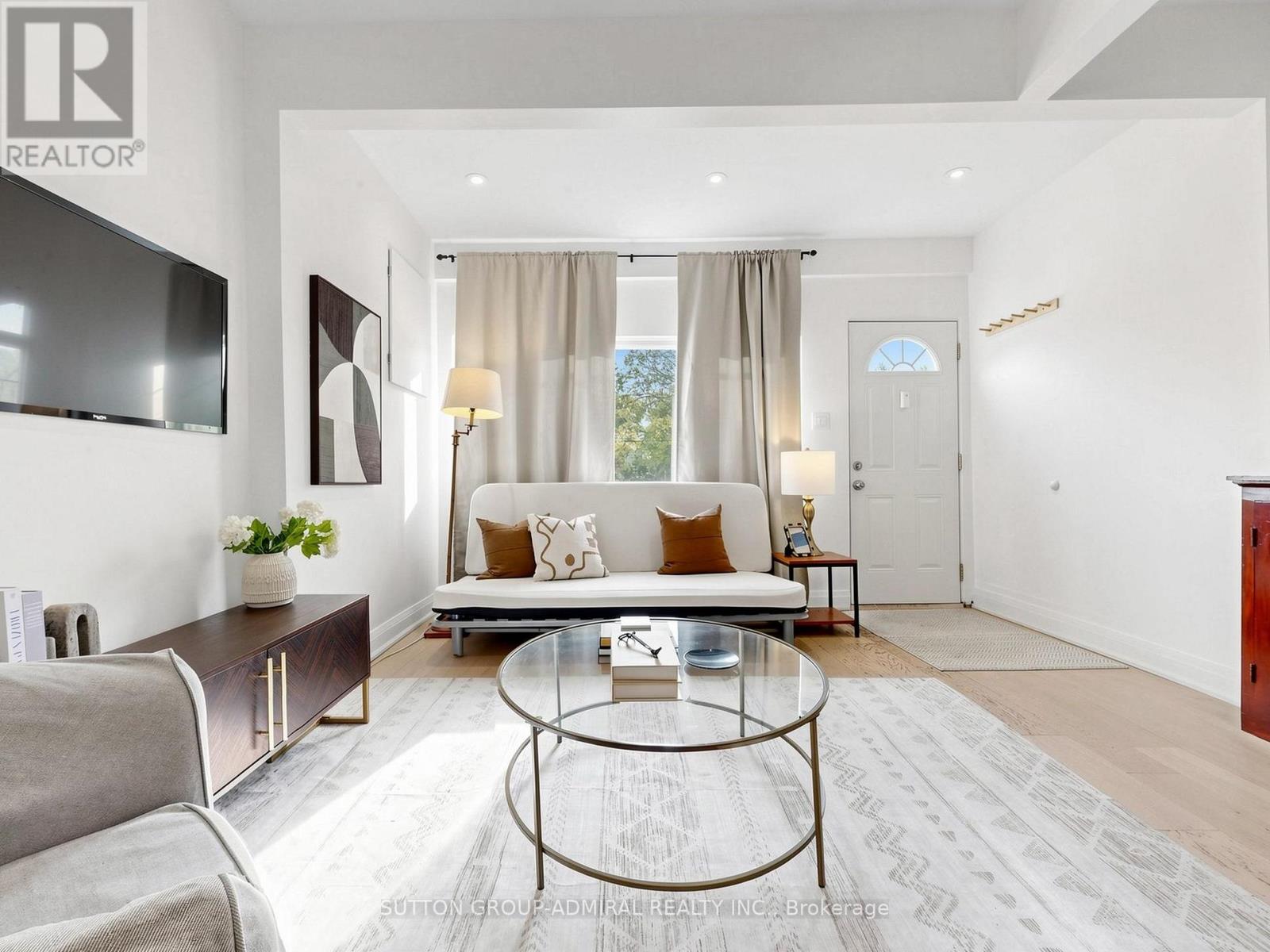 275 VICTORIA PARK AVENUE Property Photo 1