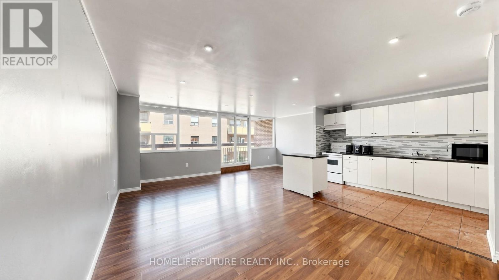 204 - 4060 Lawrence Avenue E Property Photo 9