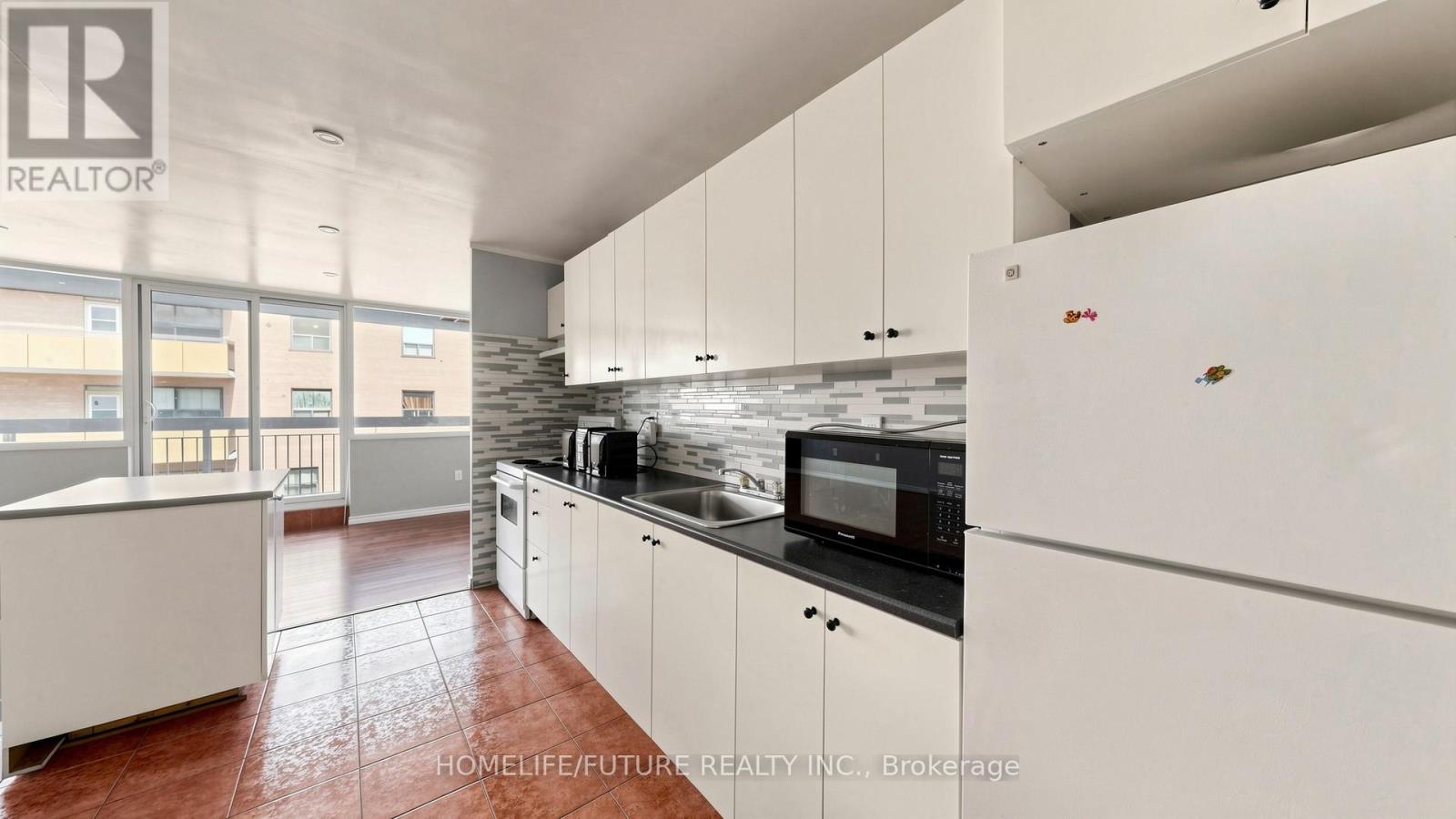 204 - 4060 Lawrence Avenue E Property Photo 17