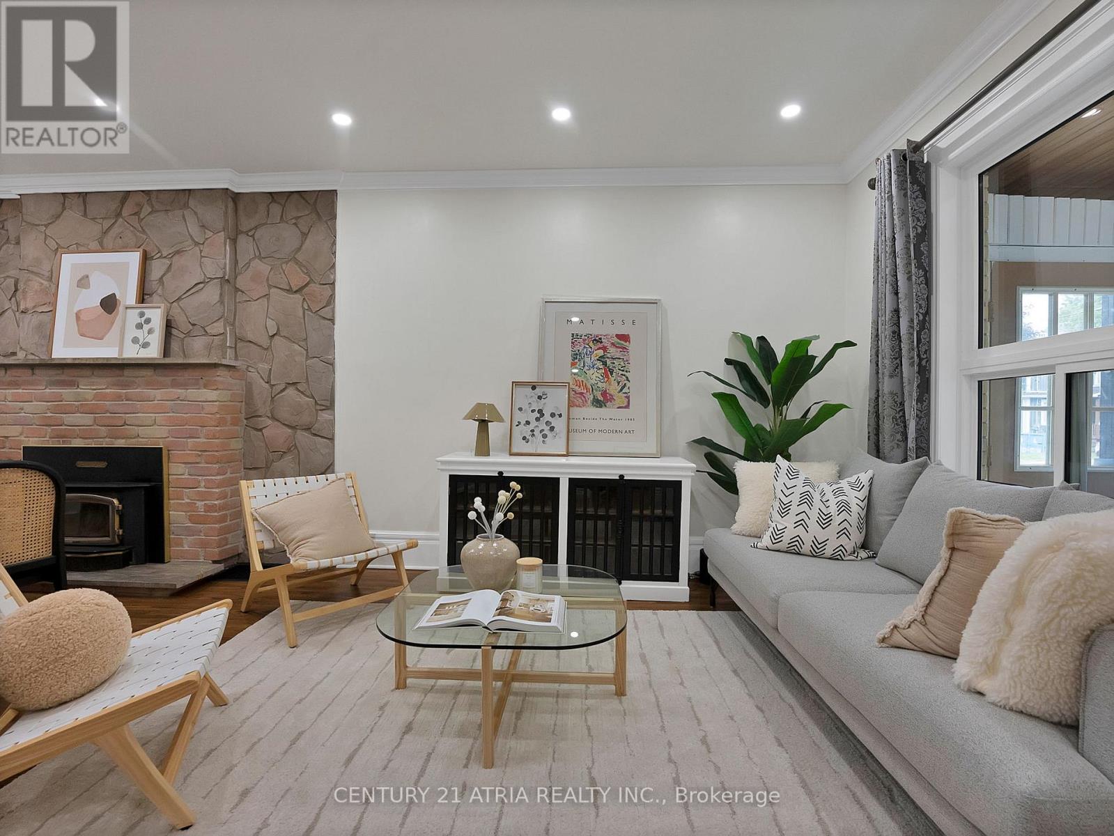 32 ROSEVEAR AVENUE