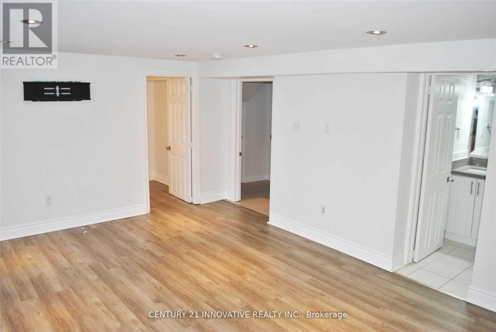 Bsmt Studio Space - 985 Victoria Park Avenue Property Photo 3