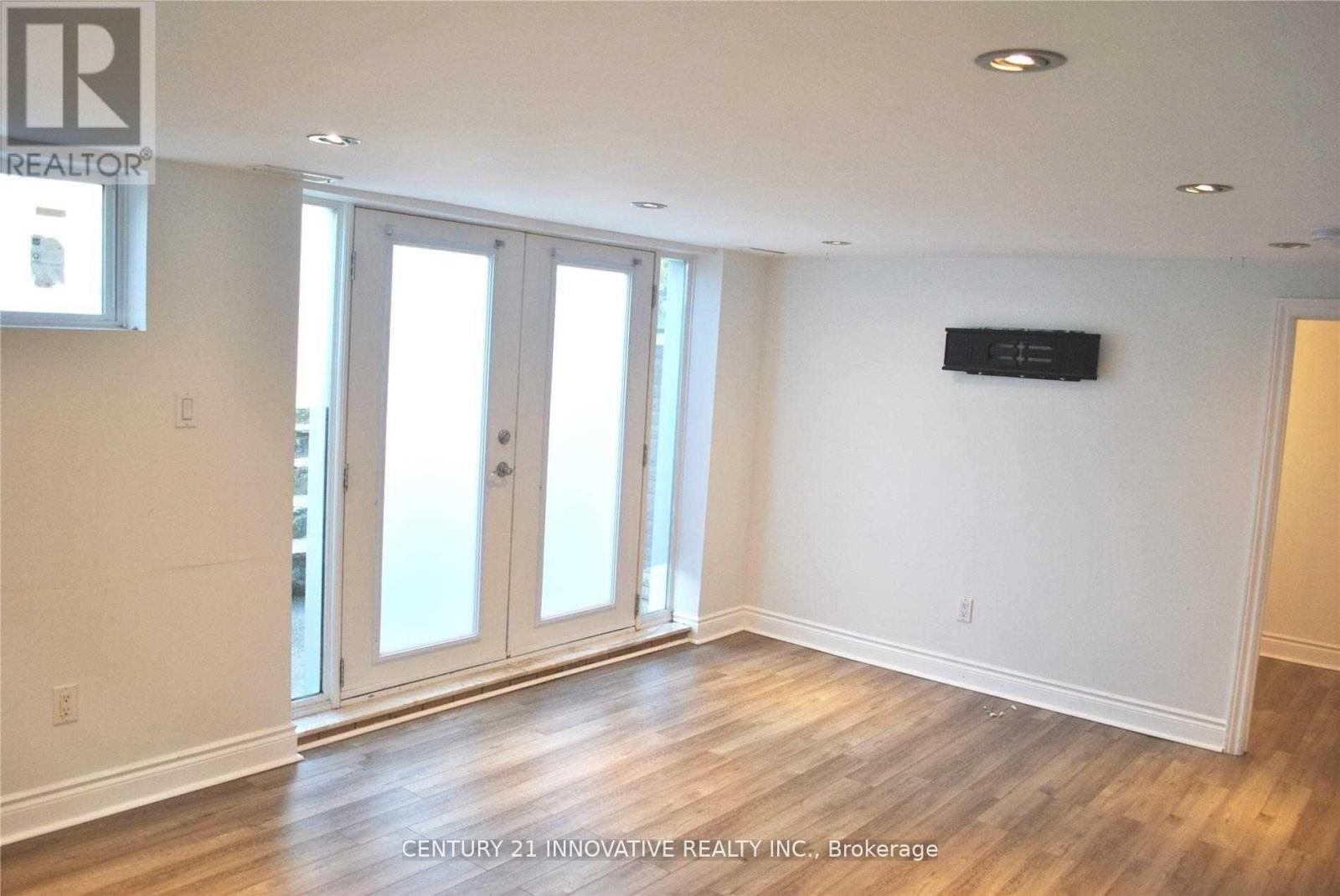 Bsmt Studio Space - 985 Victoria Park Avenue Property Photo 6