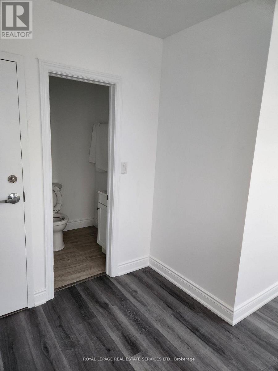 201 - 2820 Danforth Avenue Property Photo 4