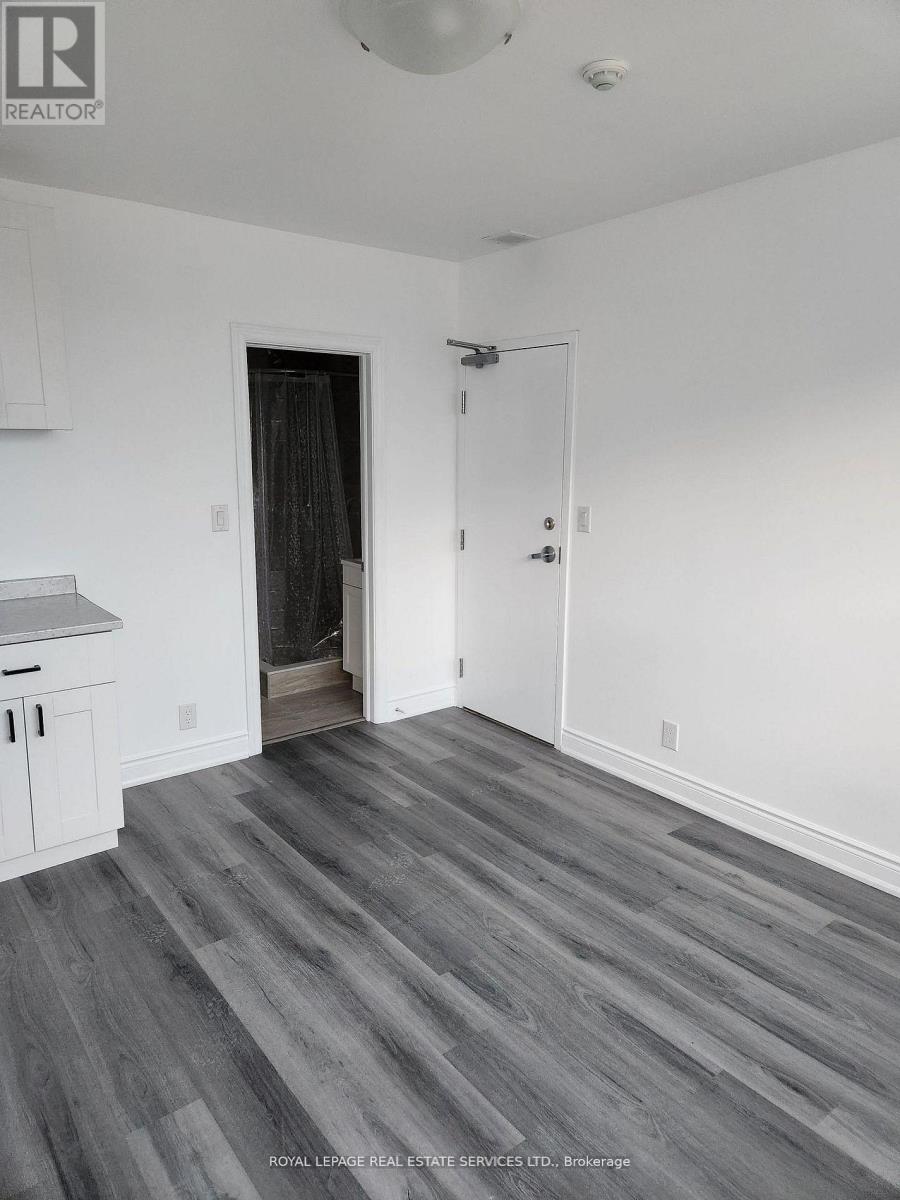 201 - 2820 Danforth Avenue Property Photo 6