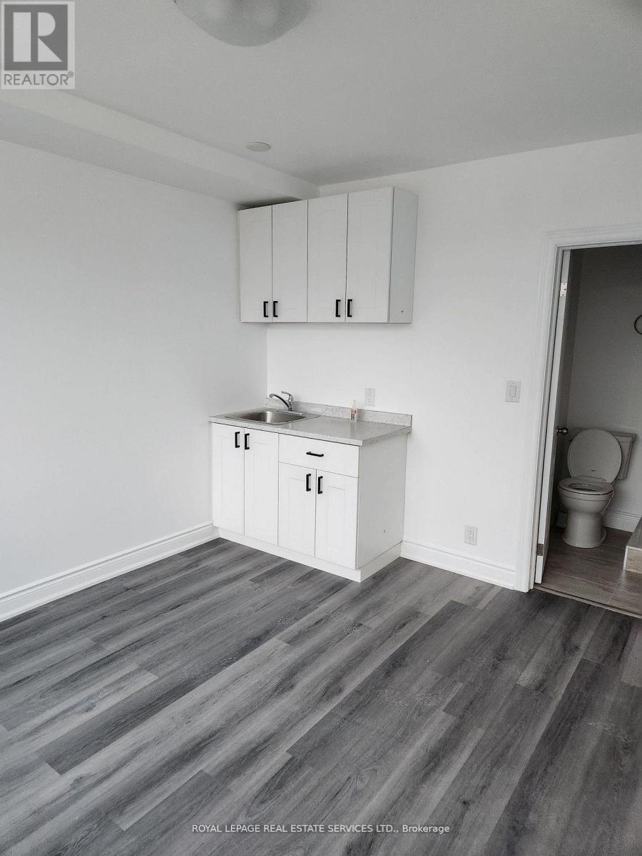201 - 2820 Danforth Avenue Property Photo 7