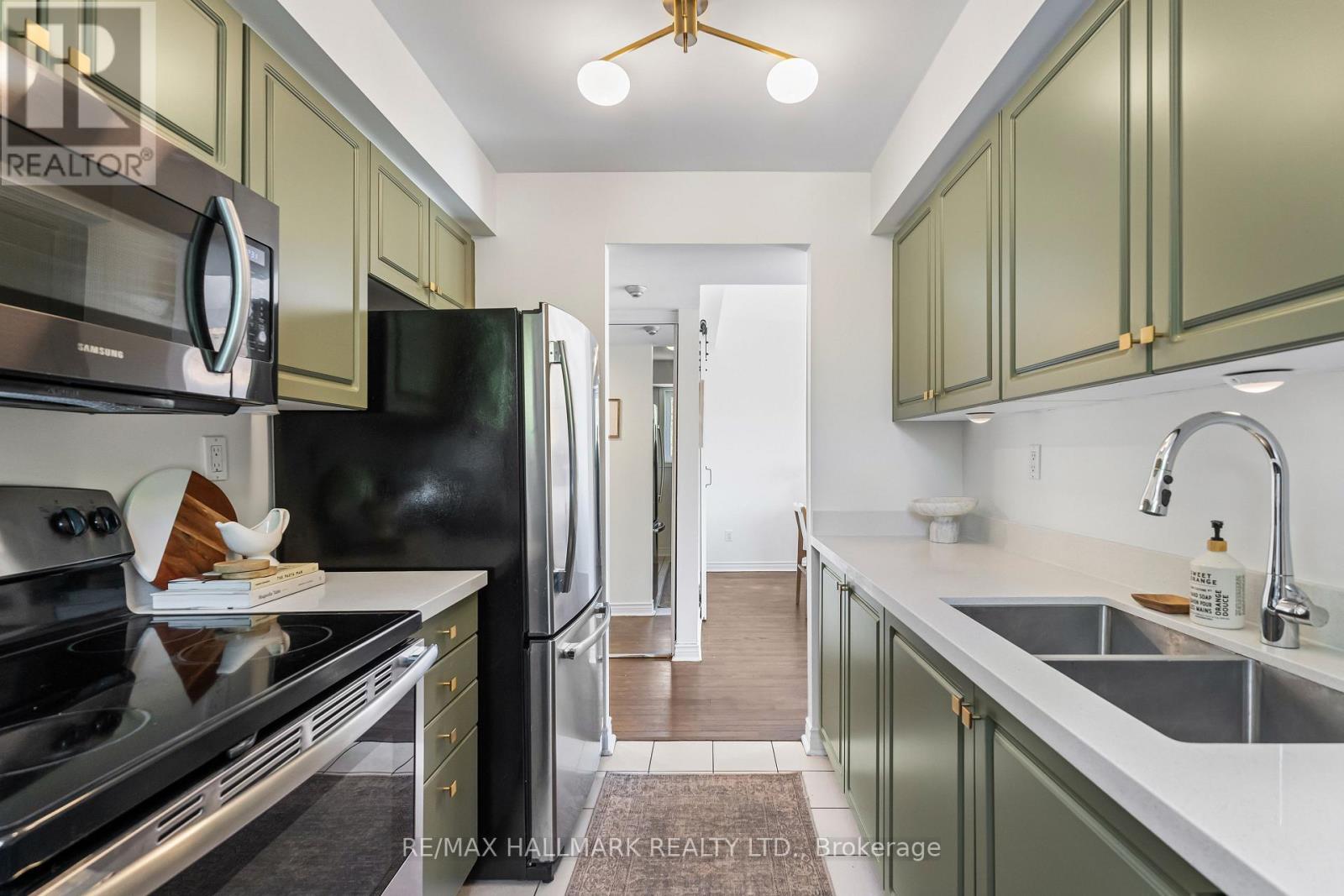 305 - 1941 Queen Street E Property Photo 13