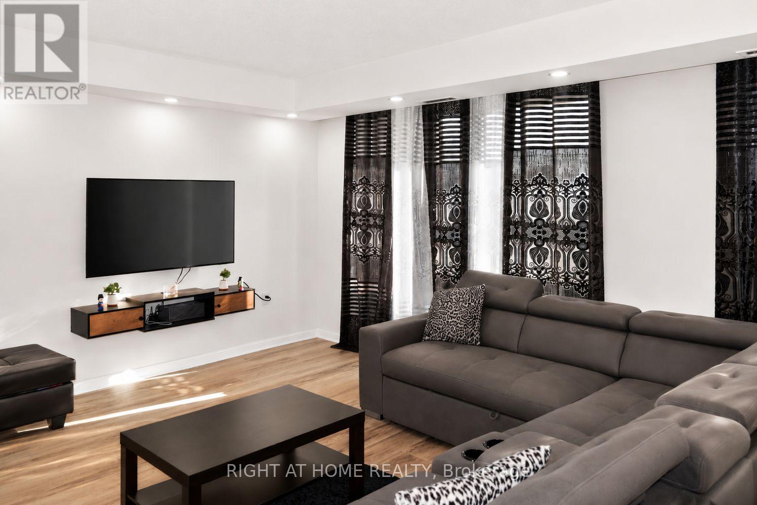 1501 - 757 Victoria Park Avenue Property Photo 5