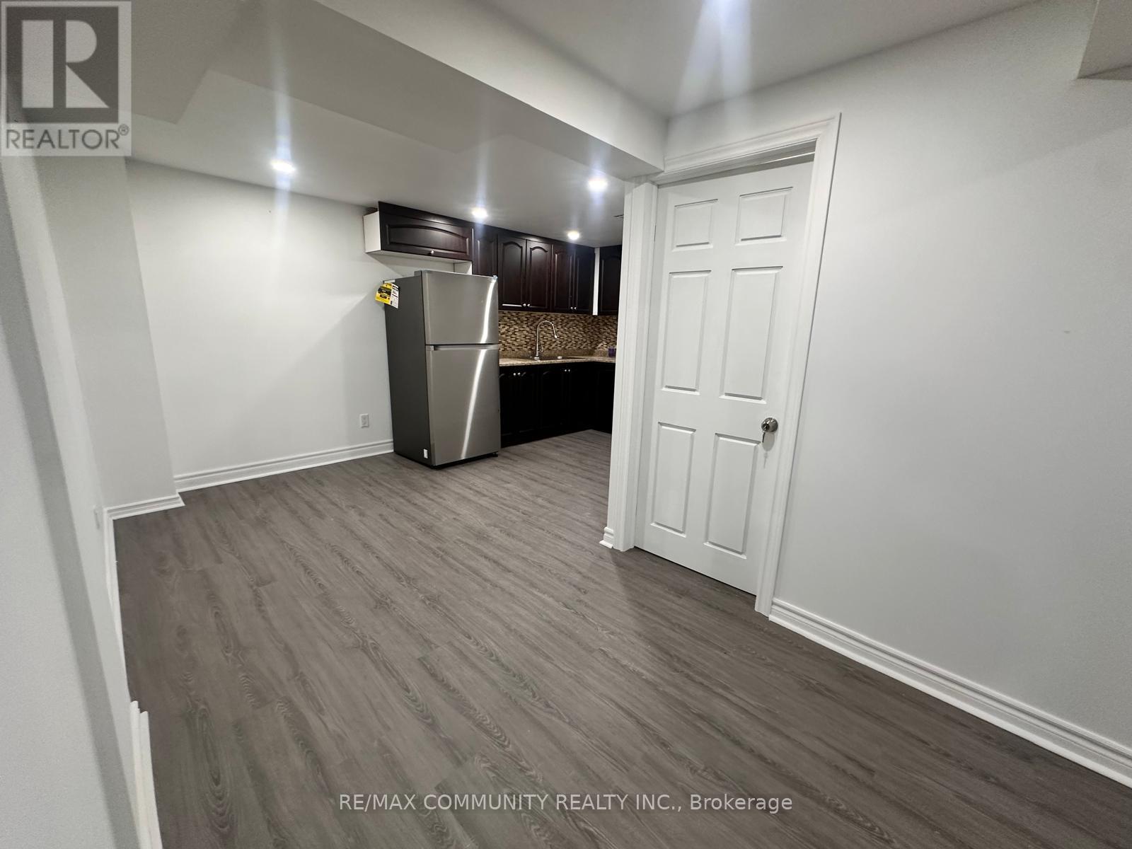 18 Hearth Place Property Photo 3
