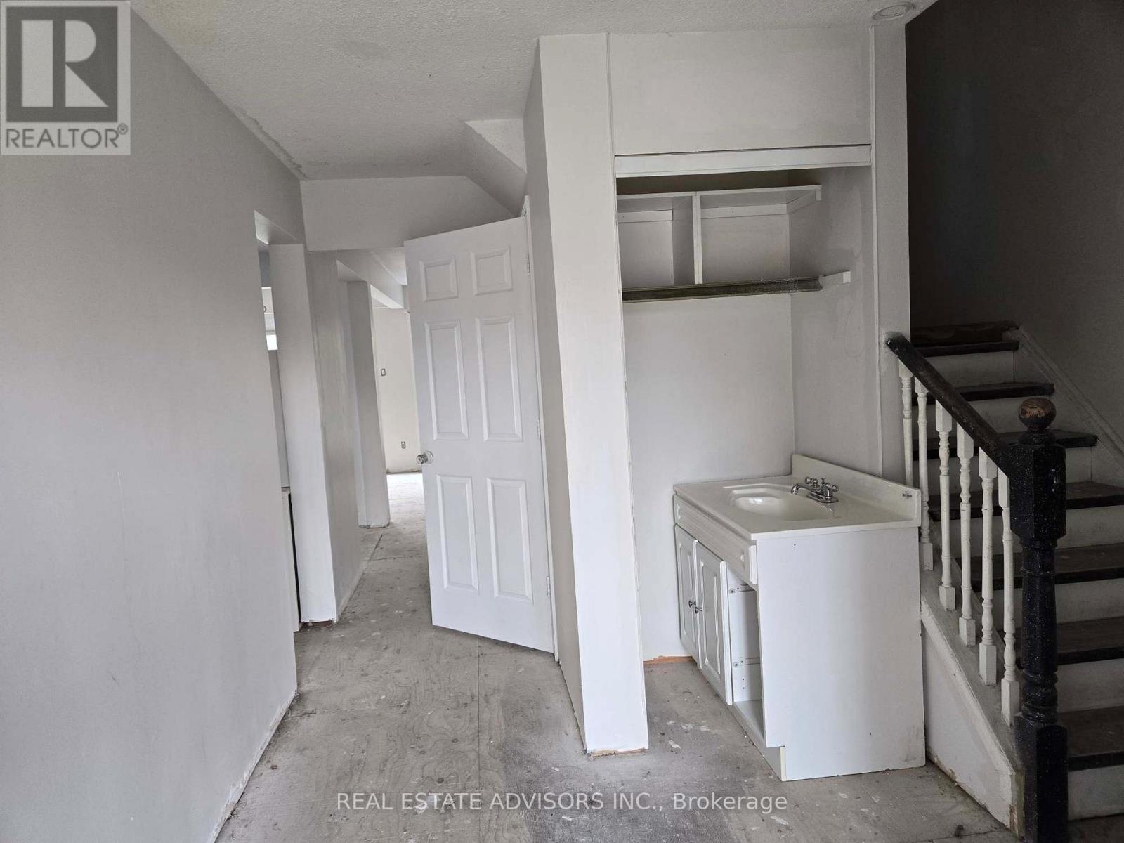 238 Braymore Boulevard Property Photo 3