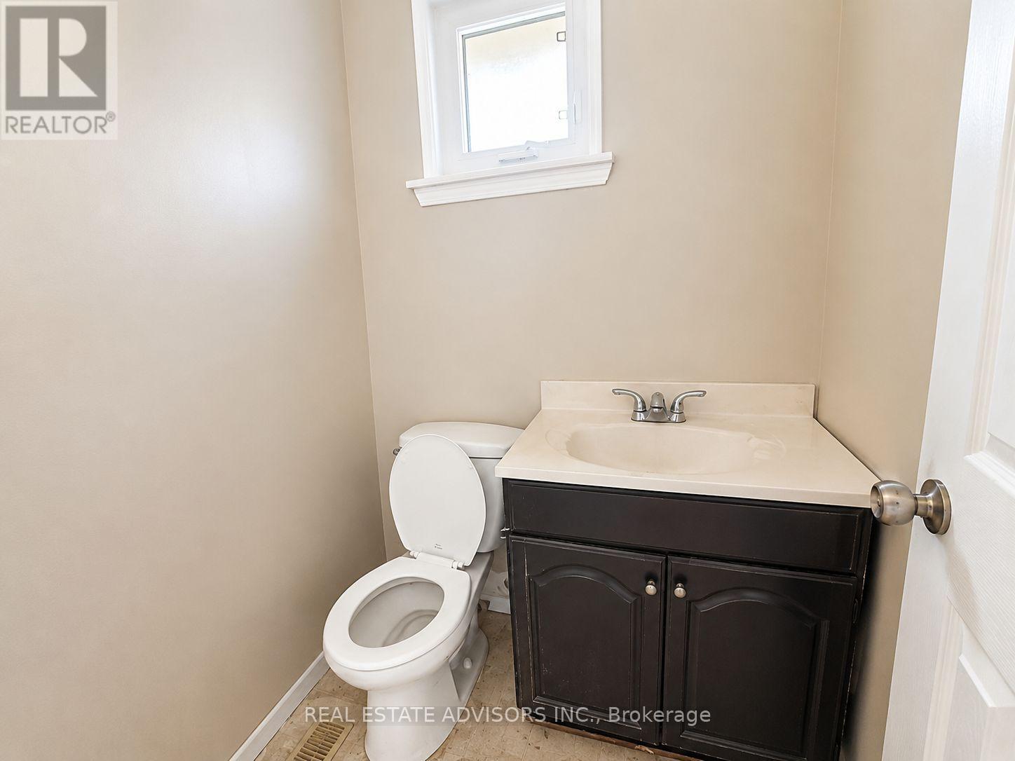 238 Braymore Boulevard Property Photo 5