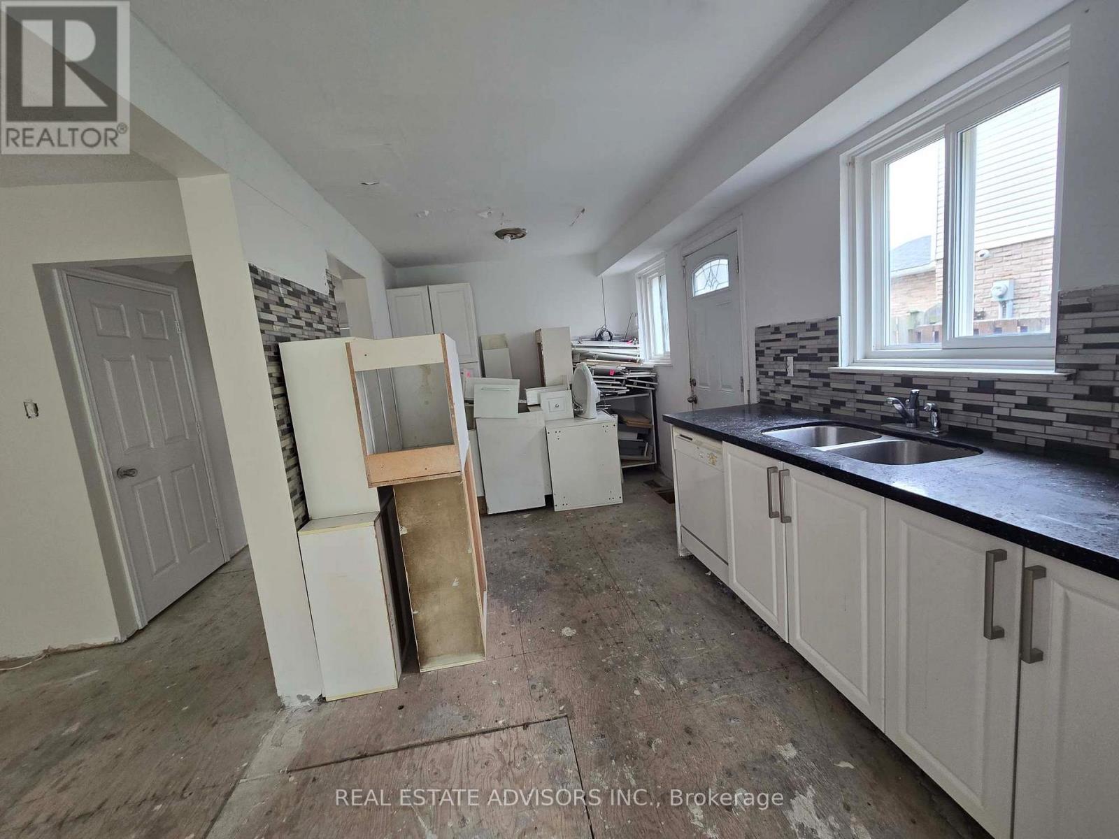 238 Braymore Boulevard Property Photo 6