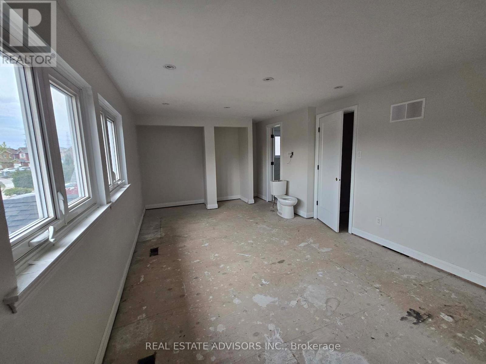 238 Braymore Boulevard Property Photo 10
