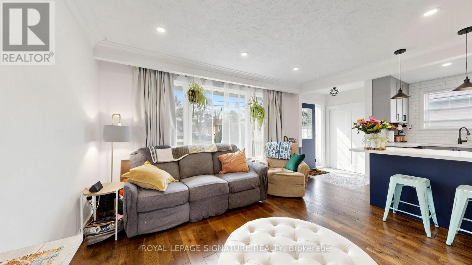 33 Neapolitan Drive Property Photo 4