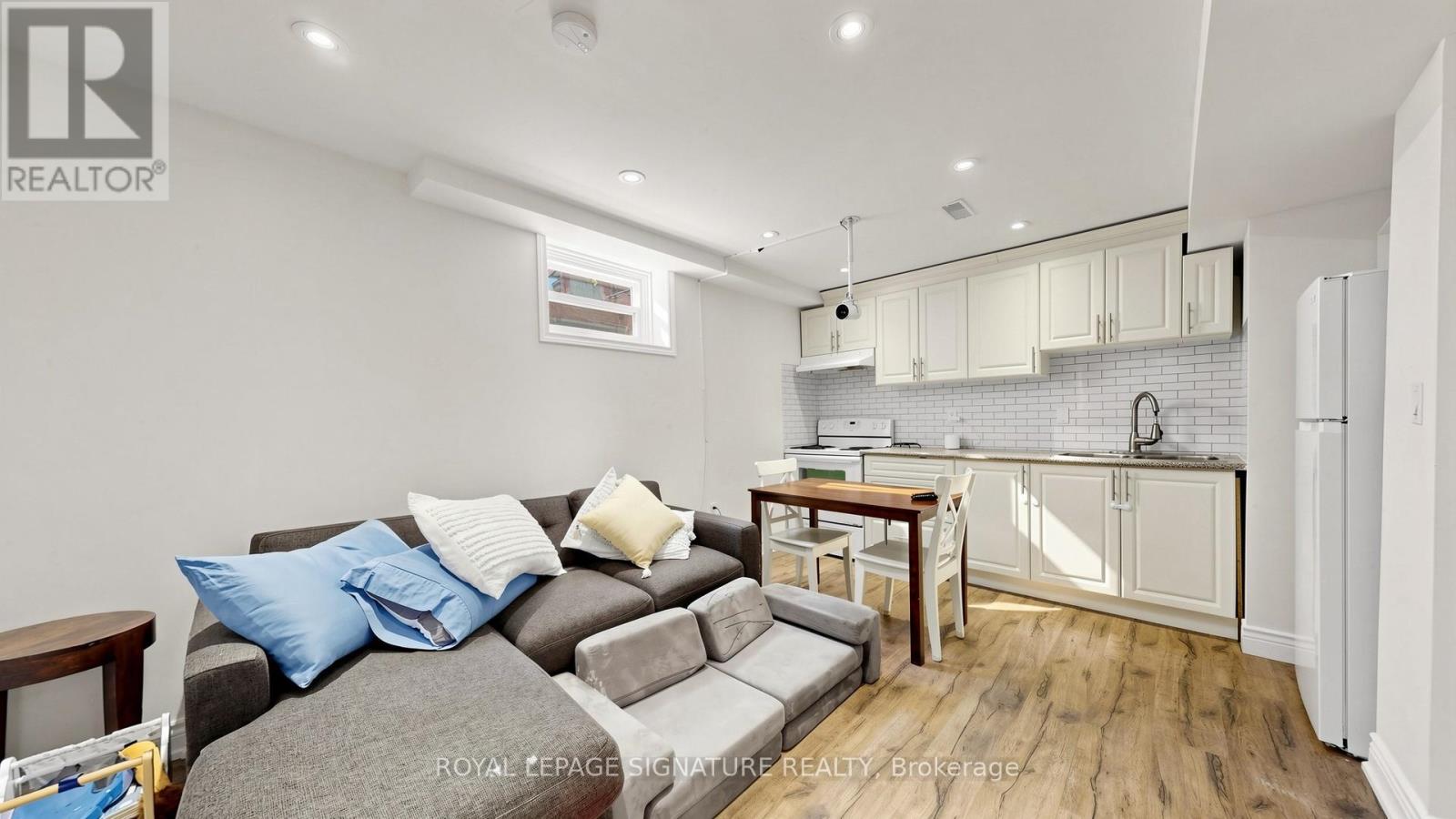 33 Neapolitan Drive Property Photo 27