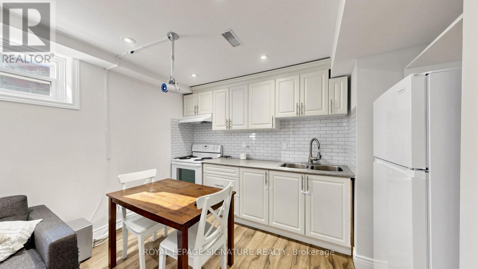 33 Neapolitan Drive Property Photo 28