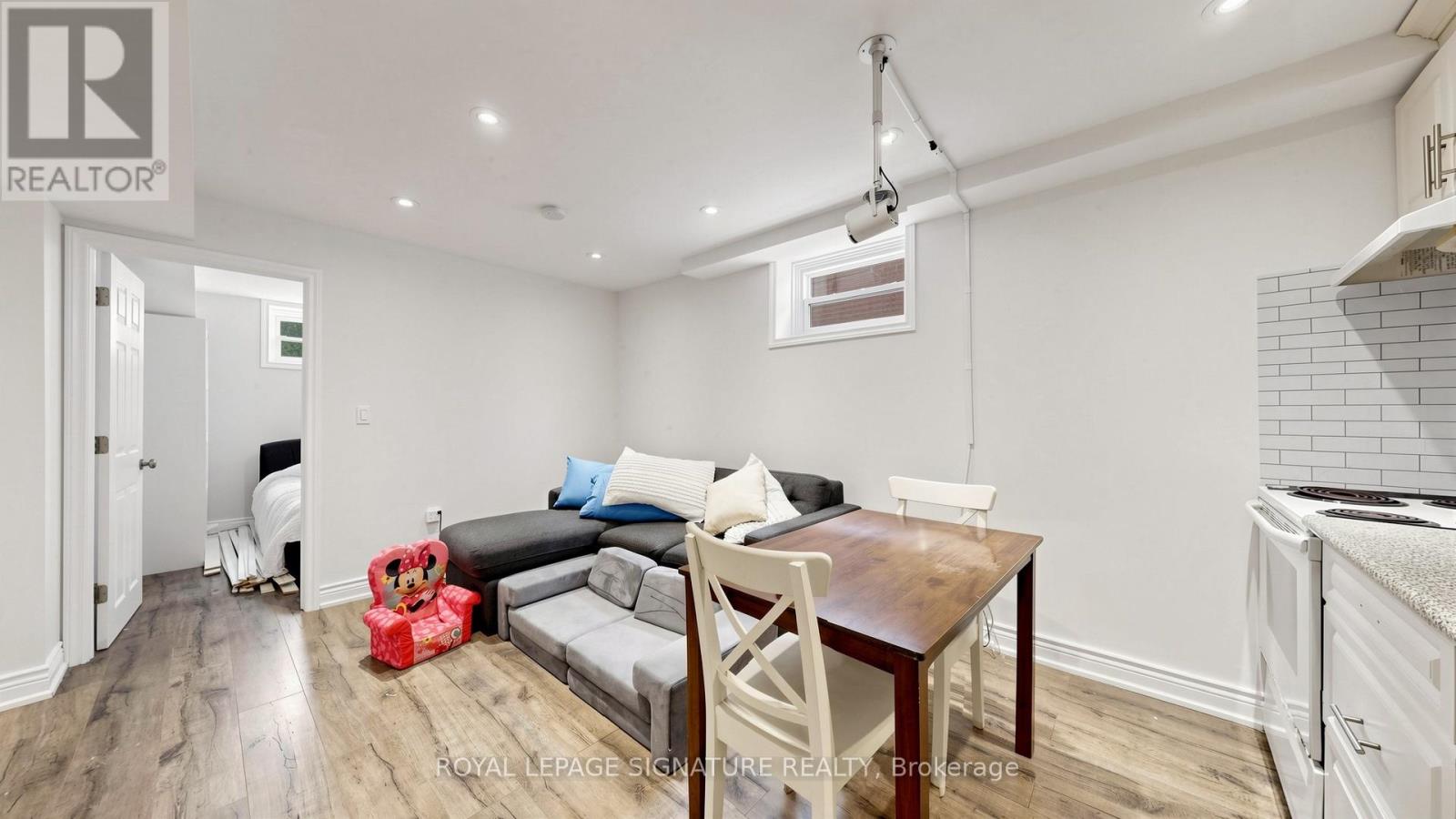 33 Neapolitan Drive Property Photo 29