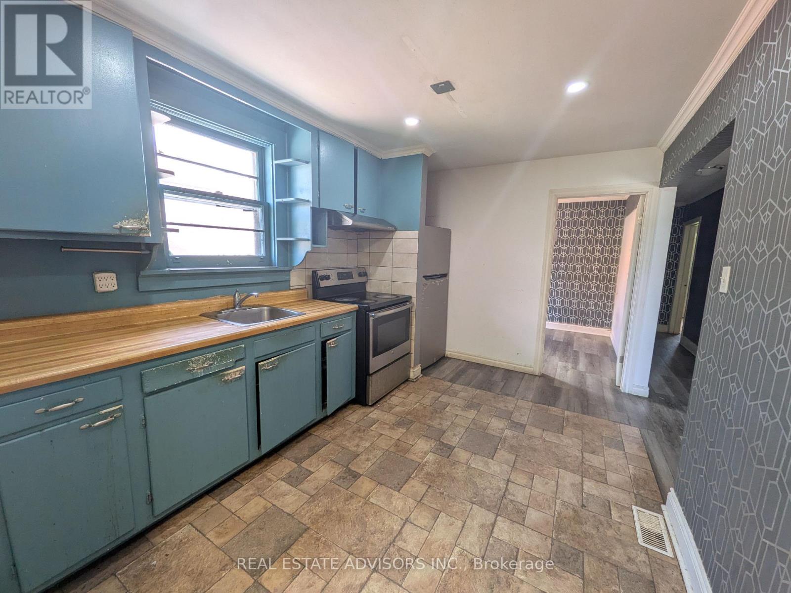 45 Pitt Avenue Property Photo 4