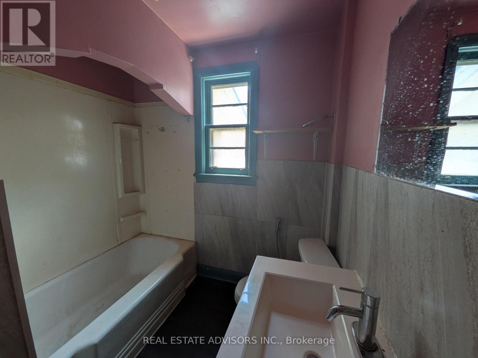 45 Pitt Avenue Property Photo 7