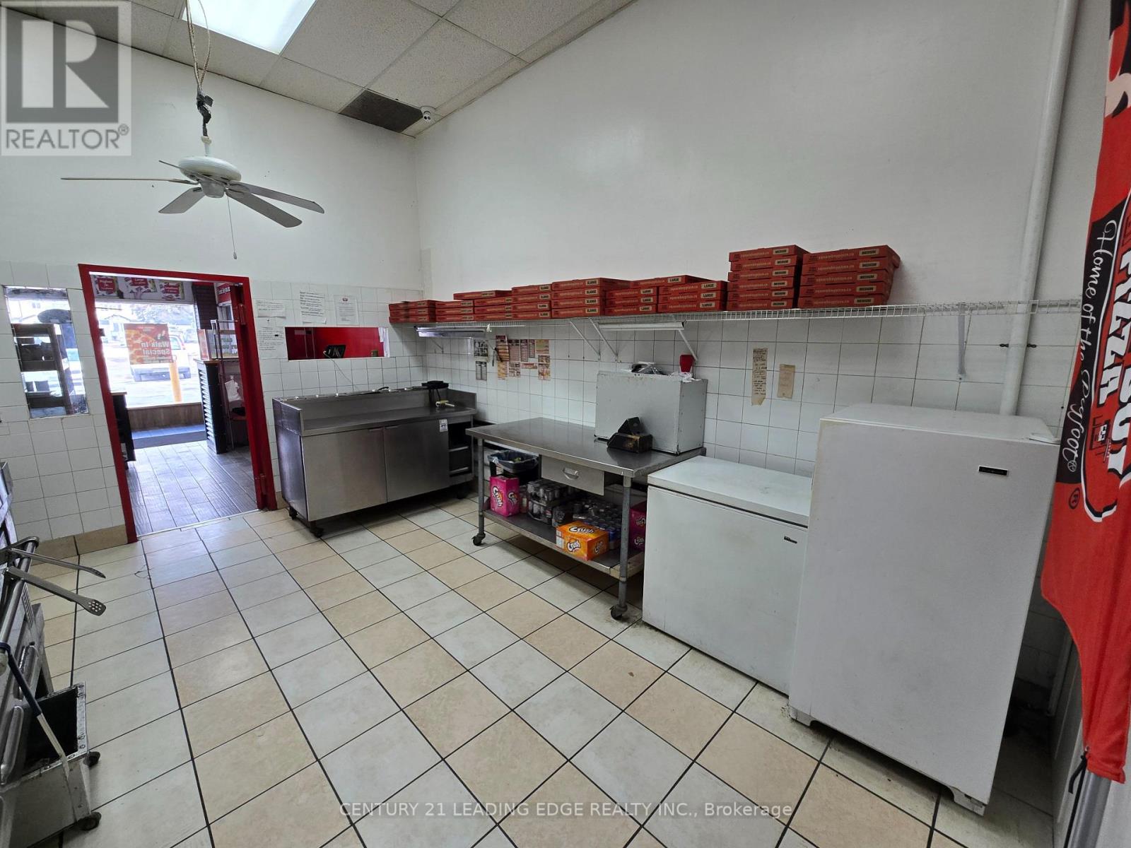 713 - 725 Krosno Boulevard Property Photo 5