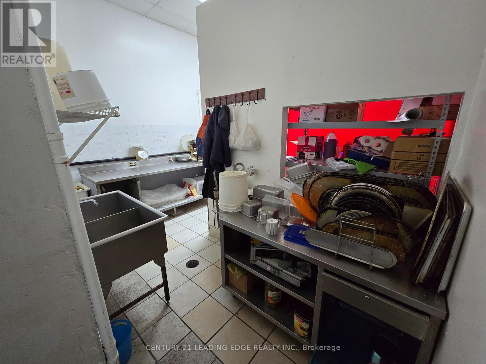 713 - 725 Krosno Boulevard Property Photo 7