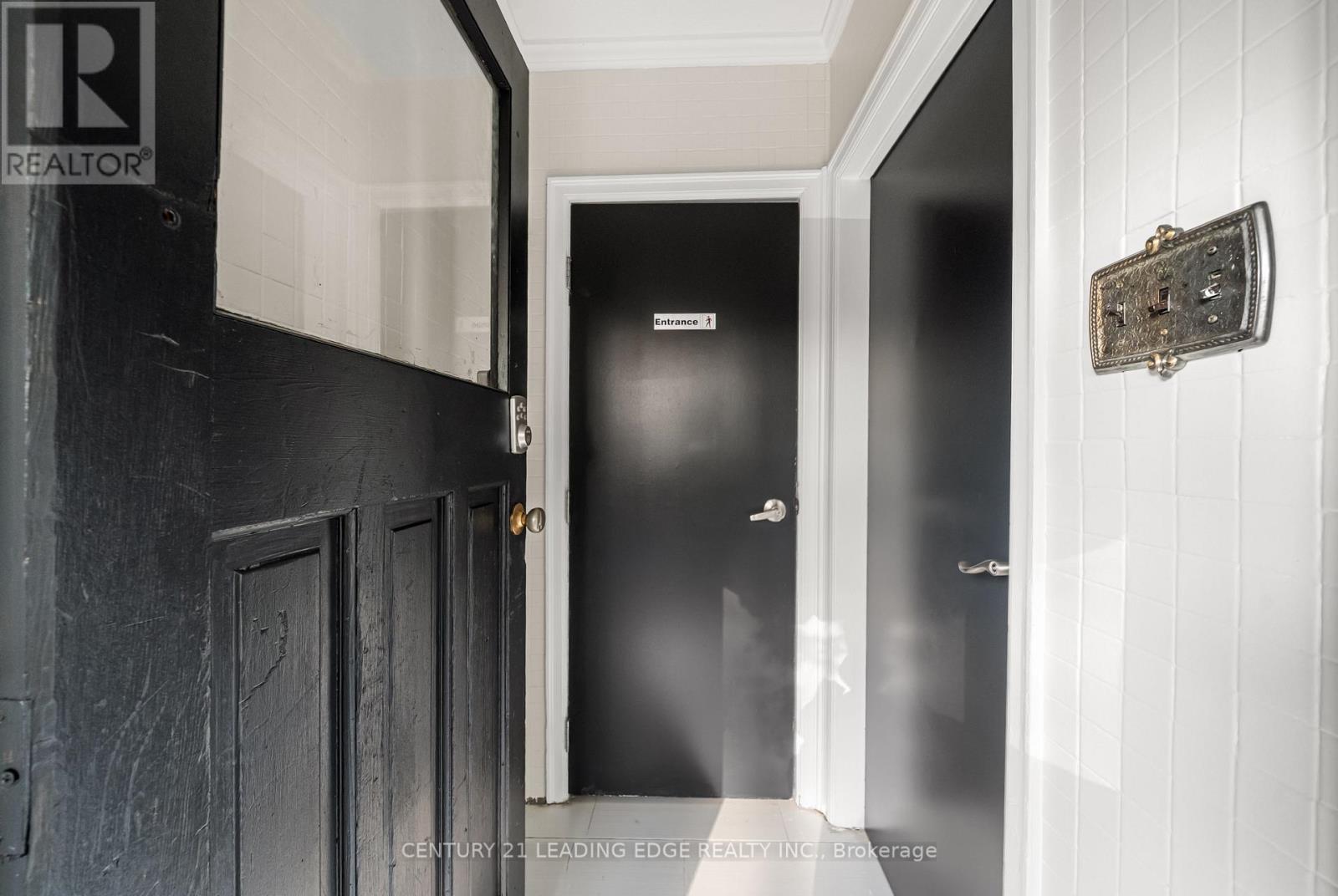 Unit B - 620 Birchmount Road Property Photo 2