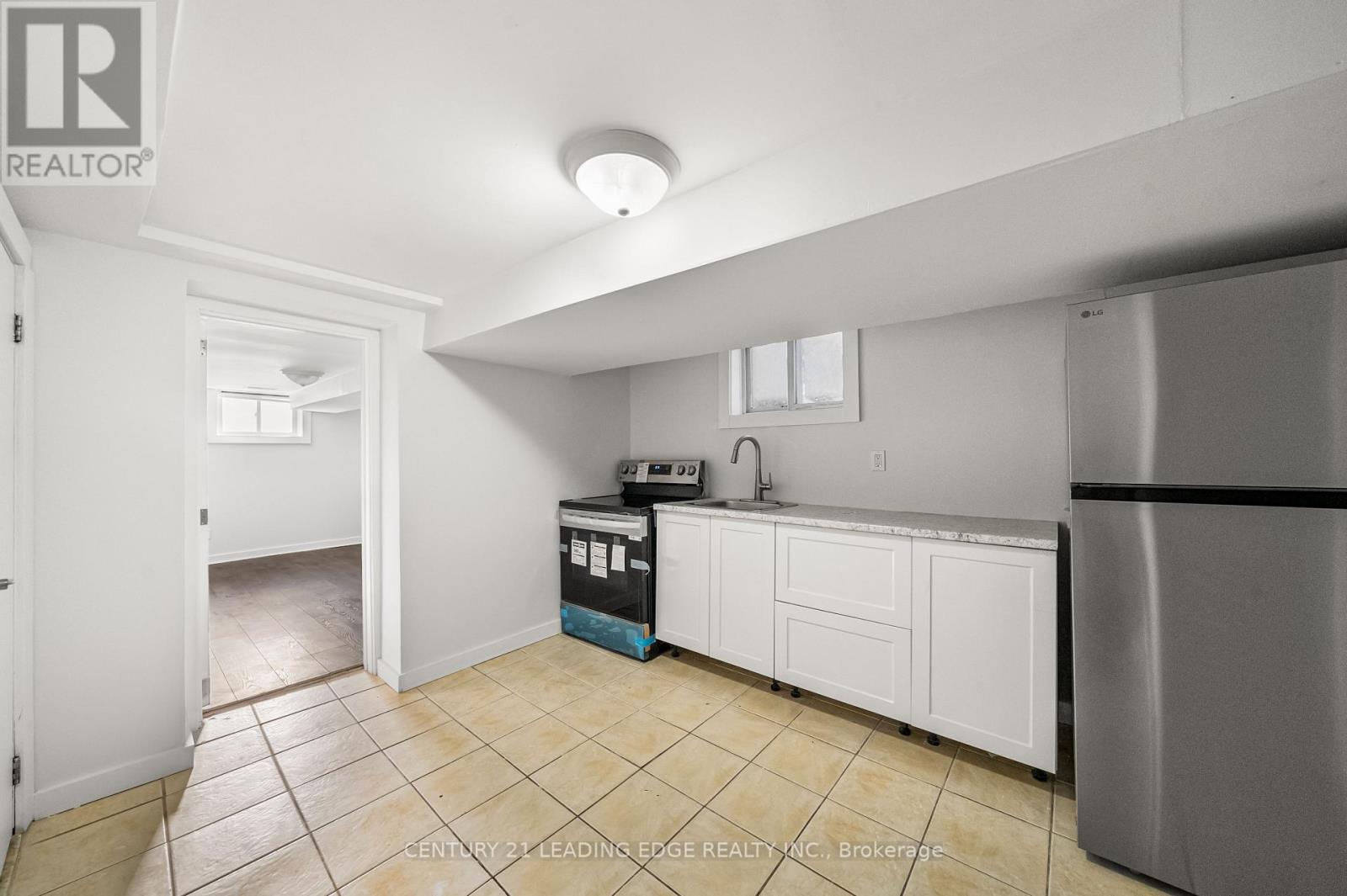 Unit B - 620 Birchmount Road Property Photo 6