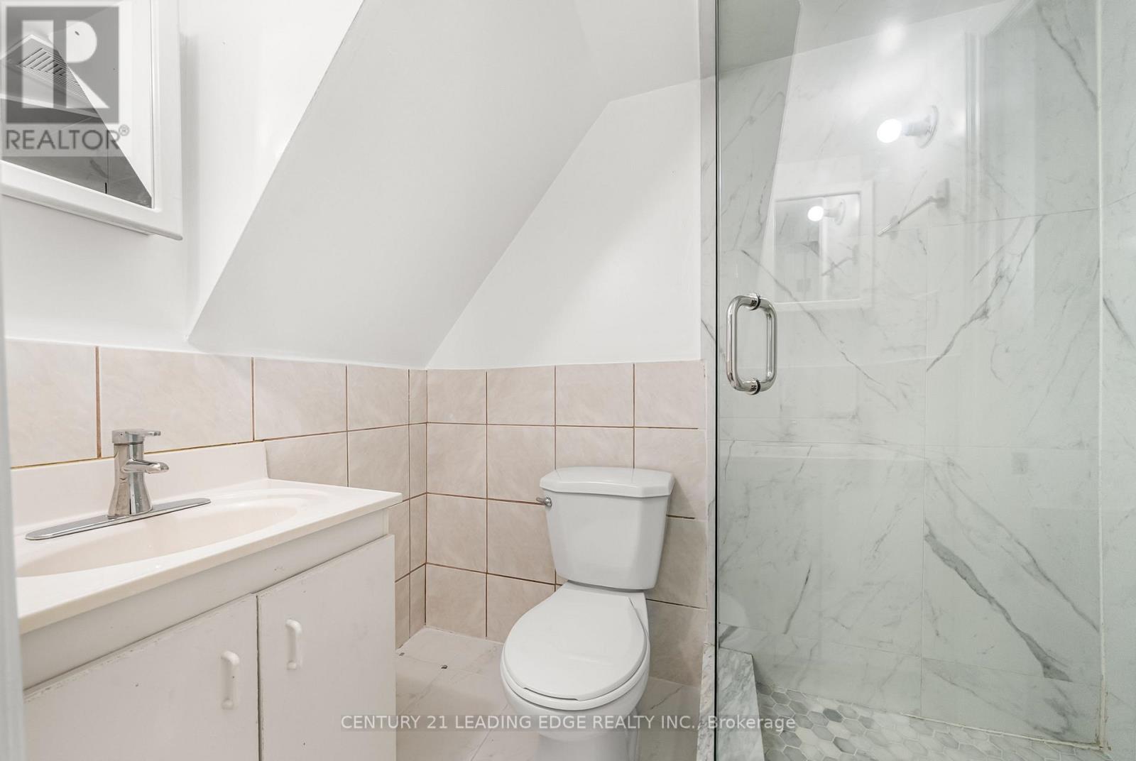 Unit B - 620 Birchmount Road Property Photo 10