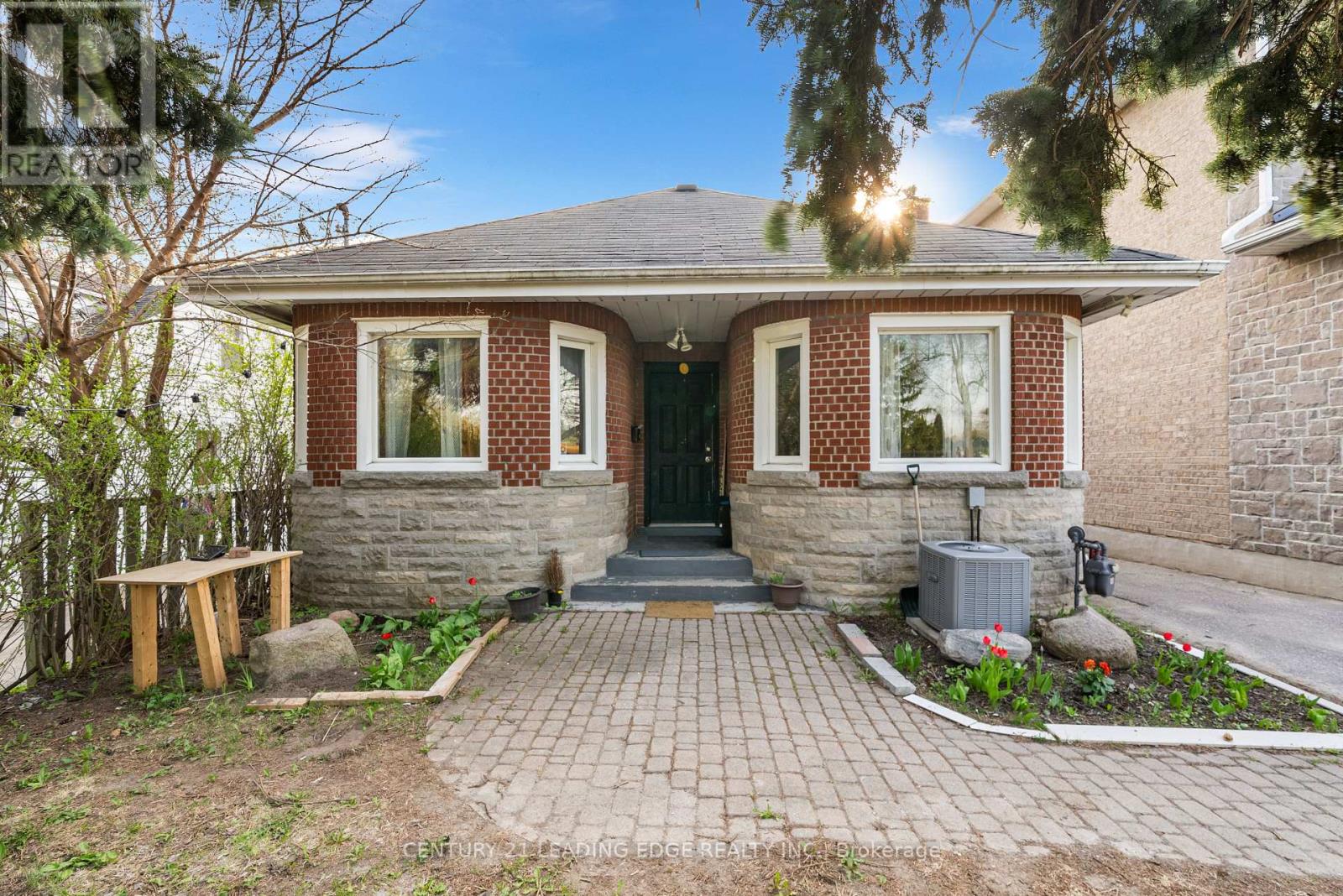 Unit B - 620 Birchmount Road Property Photo 11