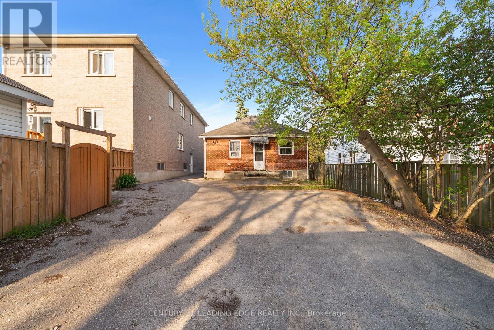 Unit B - 620 Birchmount Road Property Photo 12