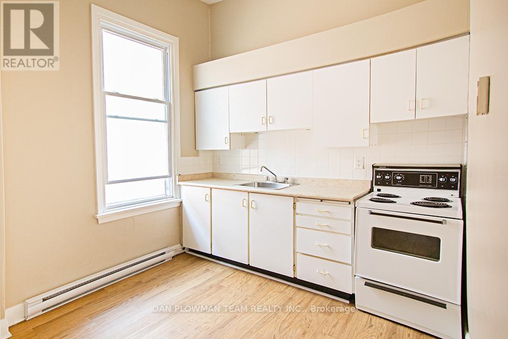 8-10 Simcoe Street N Property Photo 8