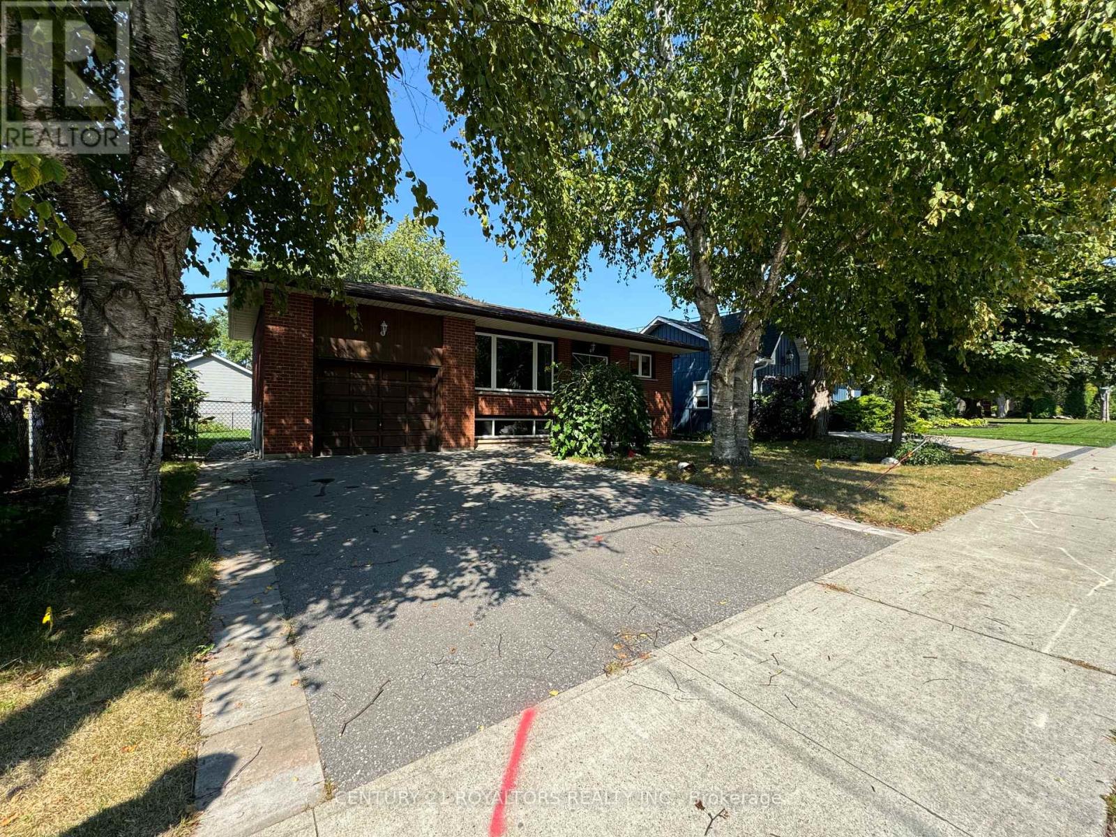 BSMT - 404 TRENT STREET W Property Photo 1