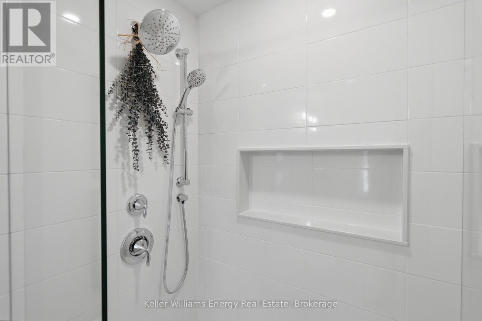 129 Hickory Street N Property Photo 23