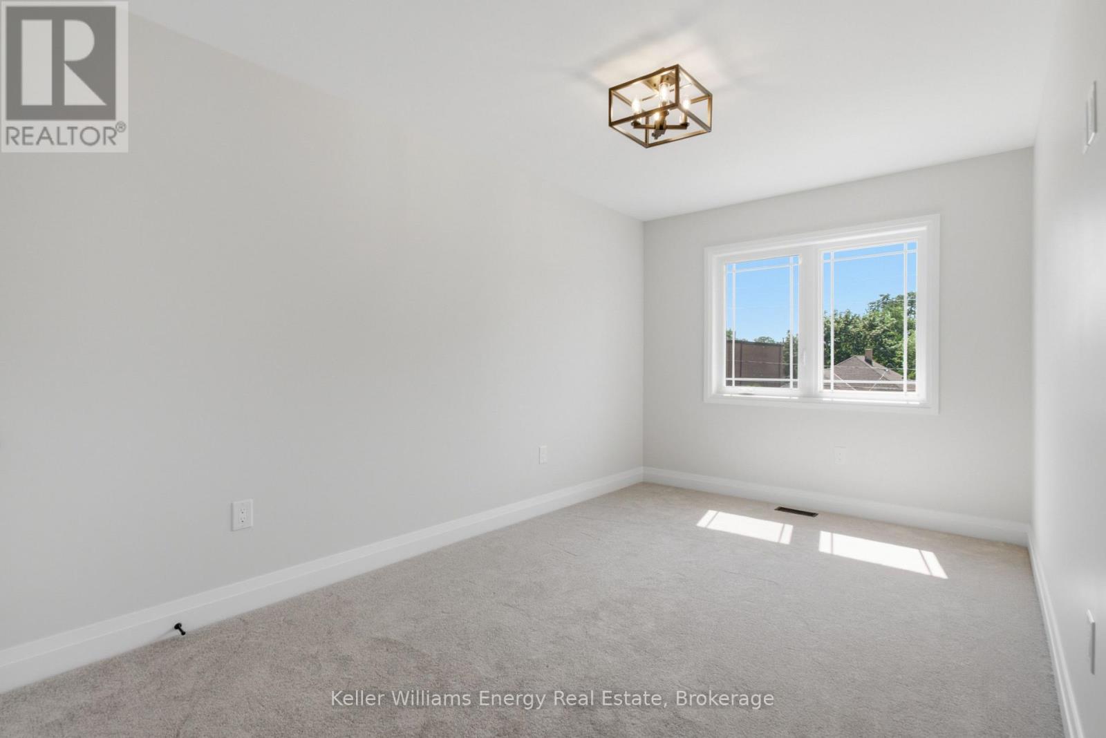 129 Hickory Street N Property Photo 25