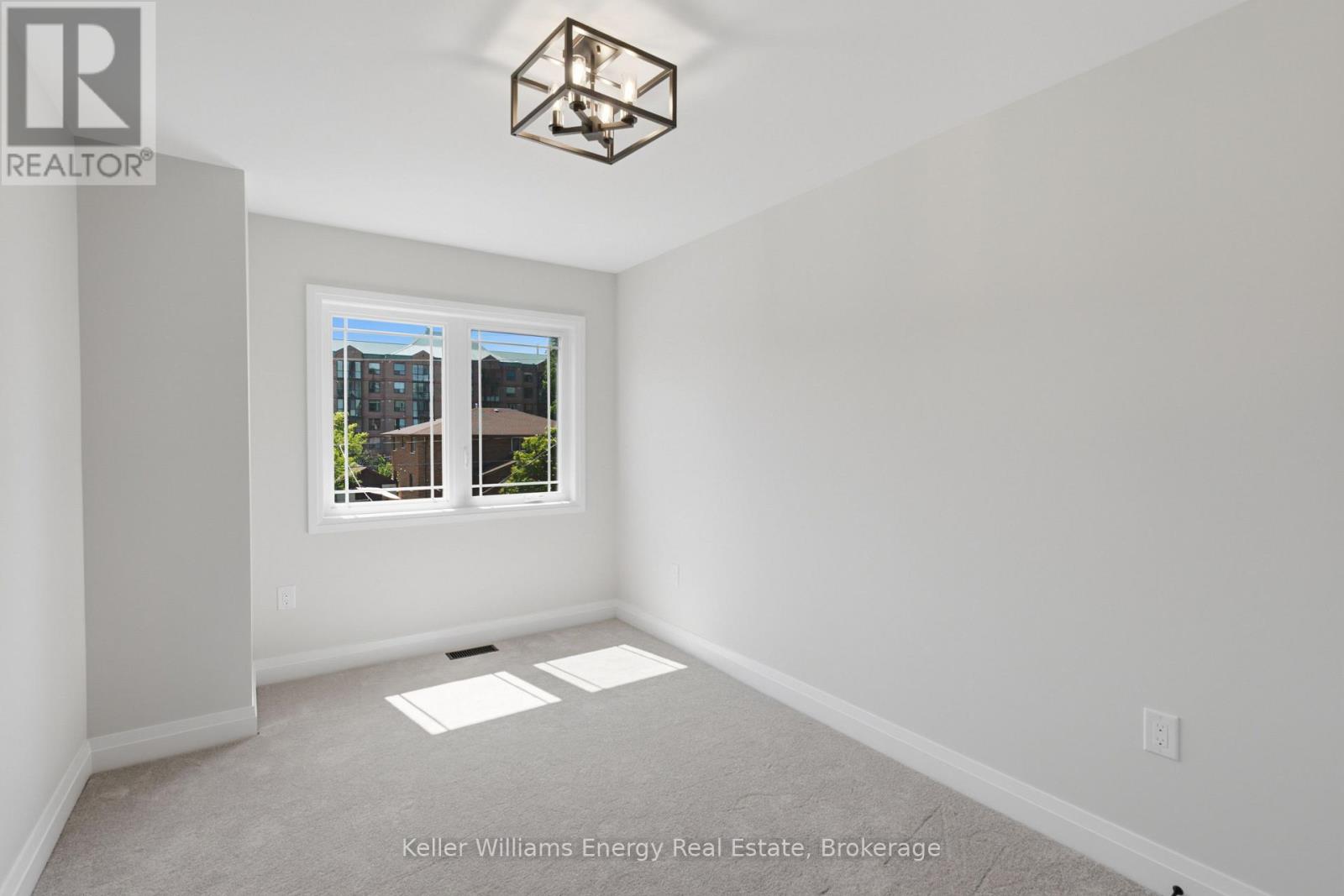 129 Hickory Street N Property Photo 27