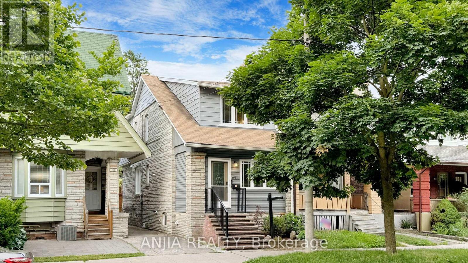 691 Greenwood Avenue Property Photo 1