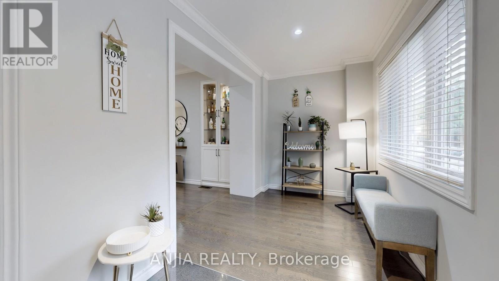 691 Greenwood Avenue Property Photo 4