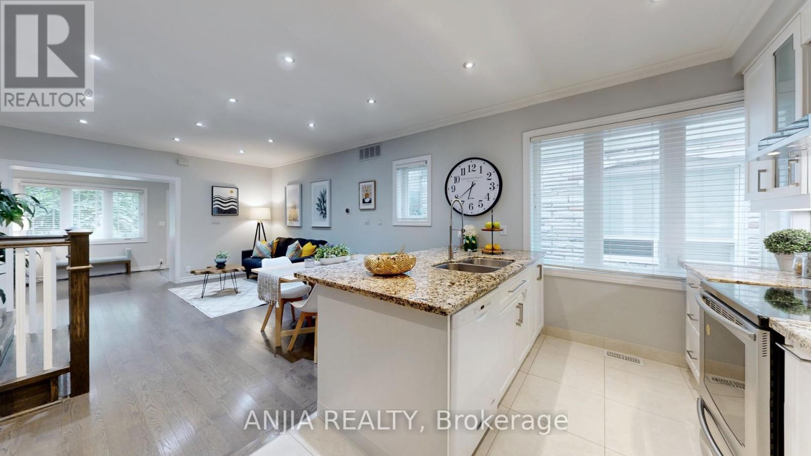 691 Greenwood Avenue Property Photo 10