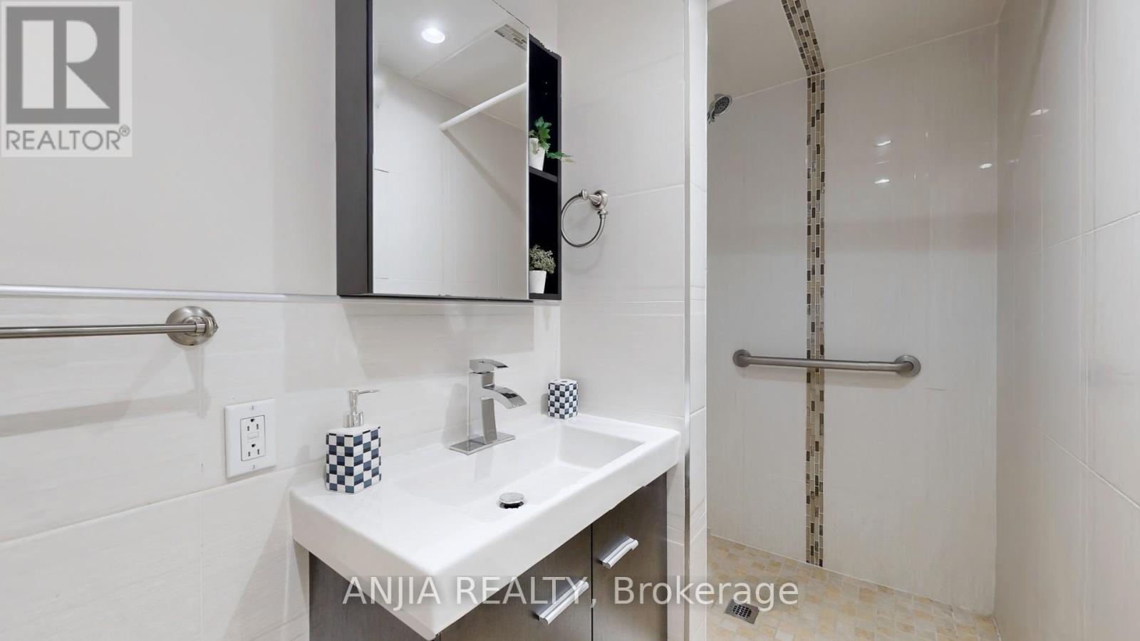 691 Greenwood Avenue Property Photo 13