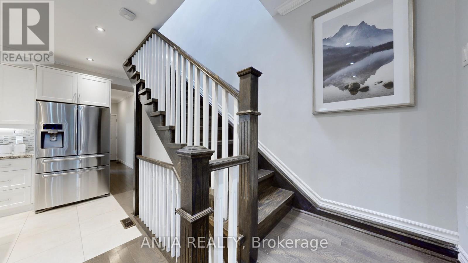 691 Greenwood Avenue Property Photo 14
