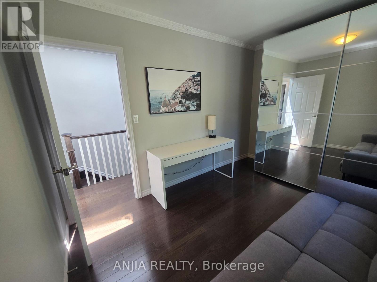 691 Greenwood Avenue Property Photo 16