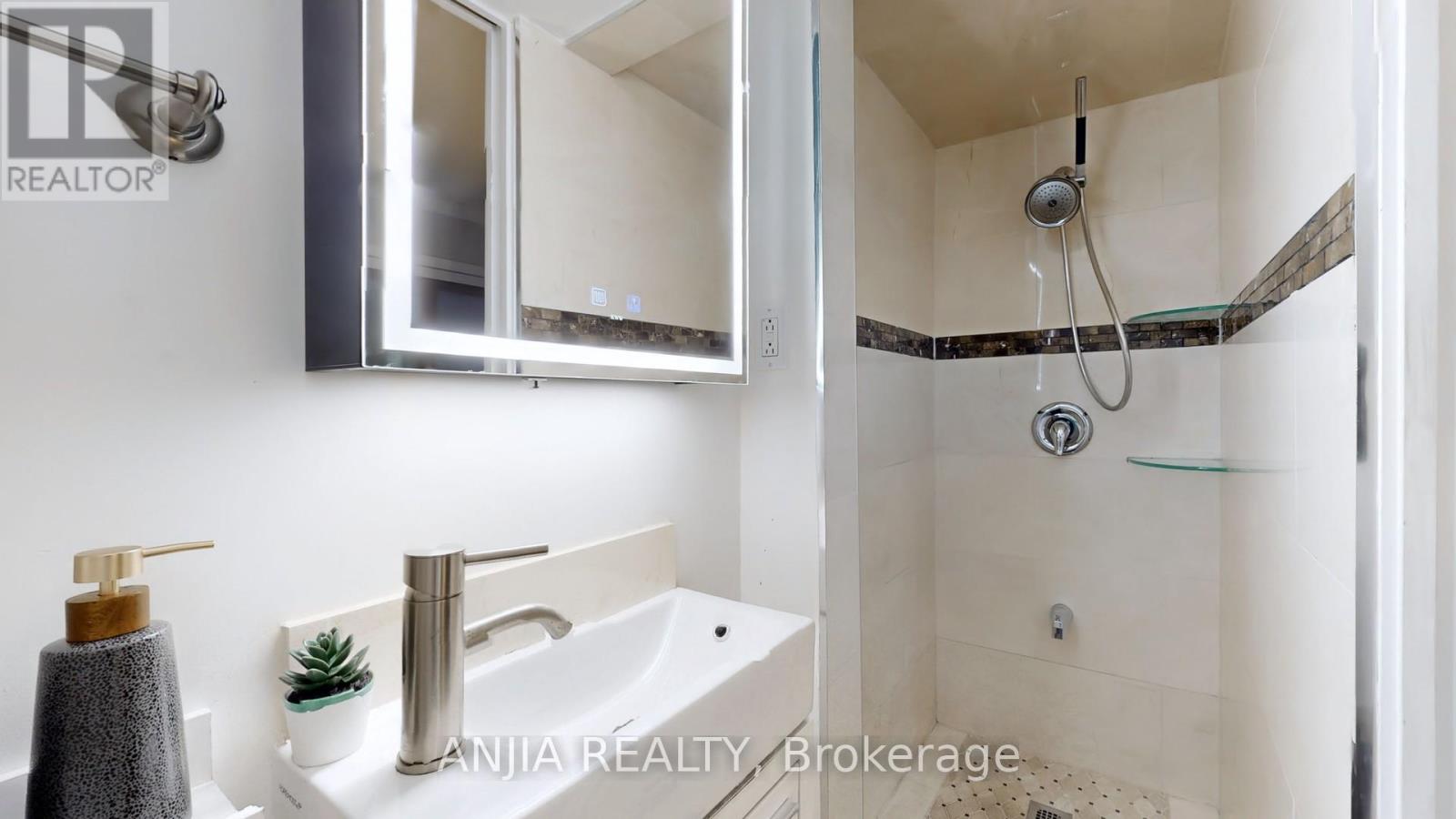 691 Greenwood Avenue Property Photo 23