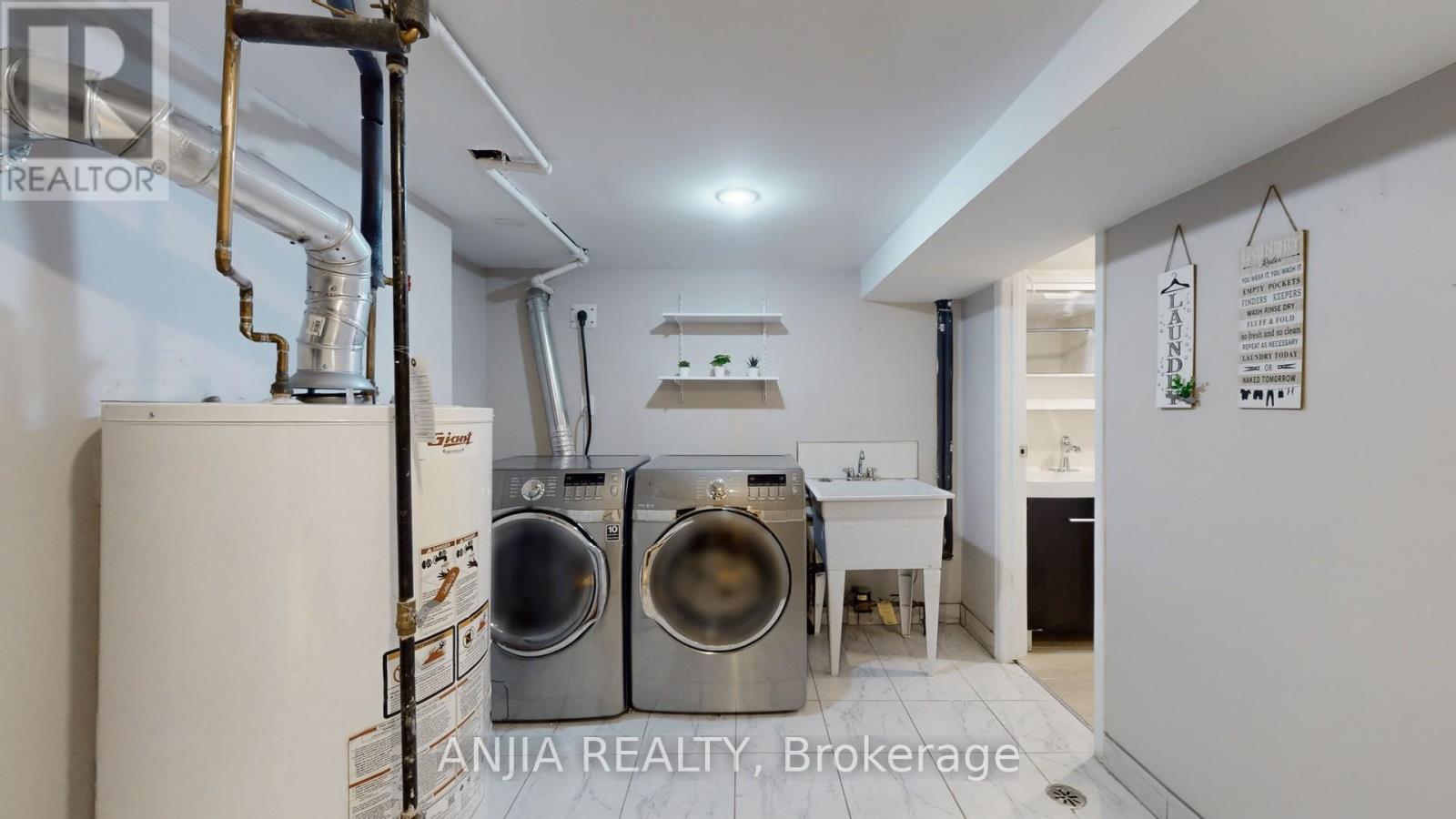 691 Greenwood Avenue Property Photo 24