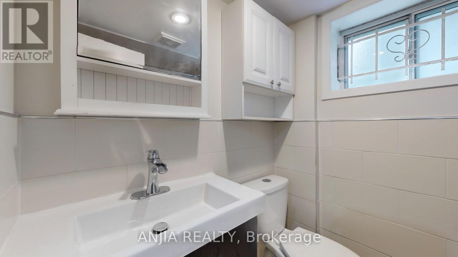 691 Greenwood Avenue Property Photo 25